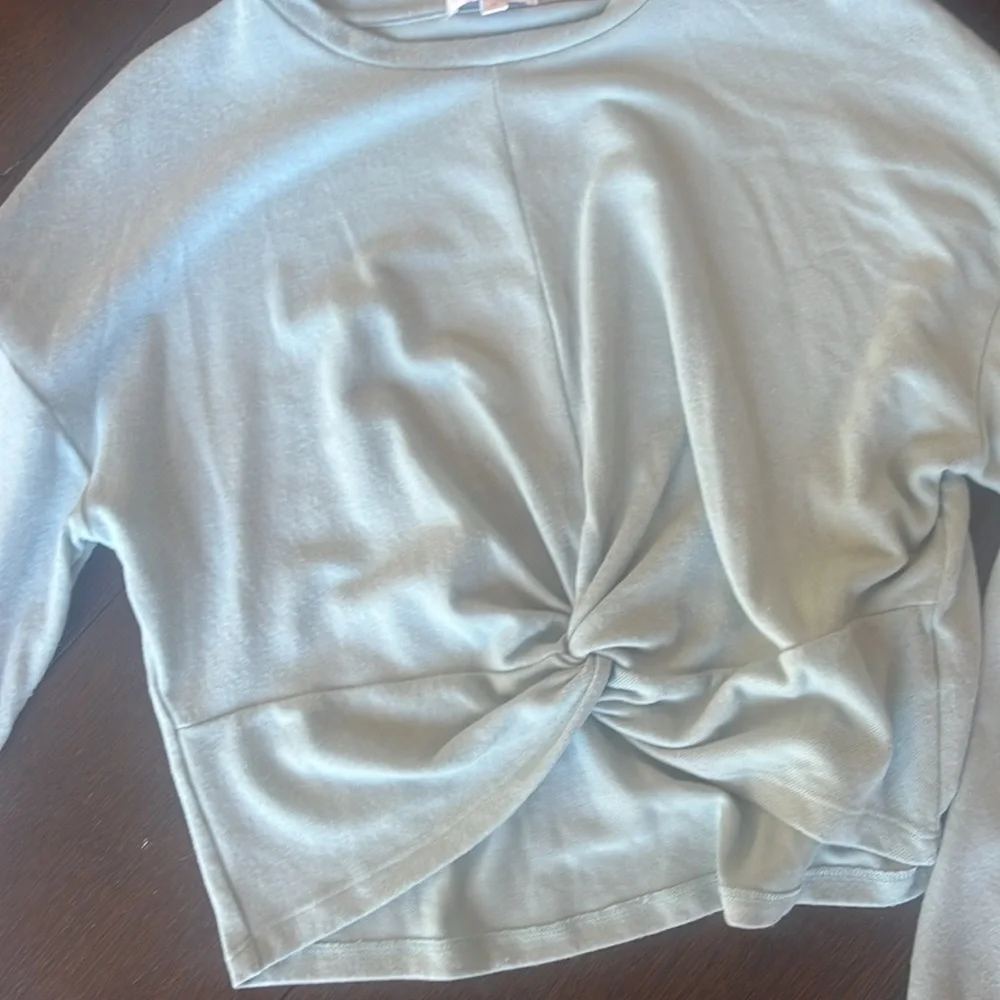 EUC Beyond Yoga Sweater - Picture 5 of 6
